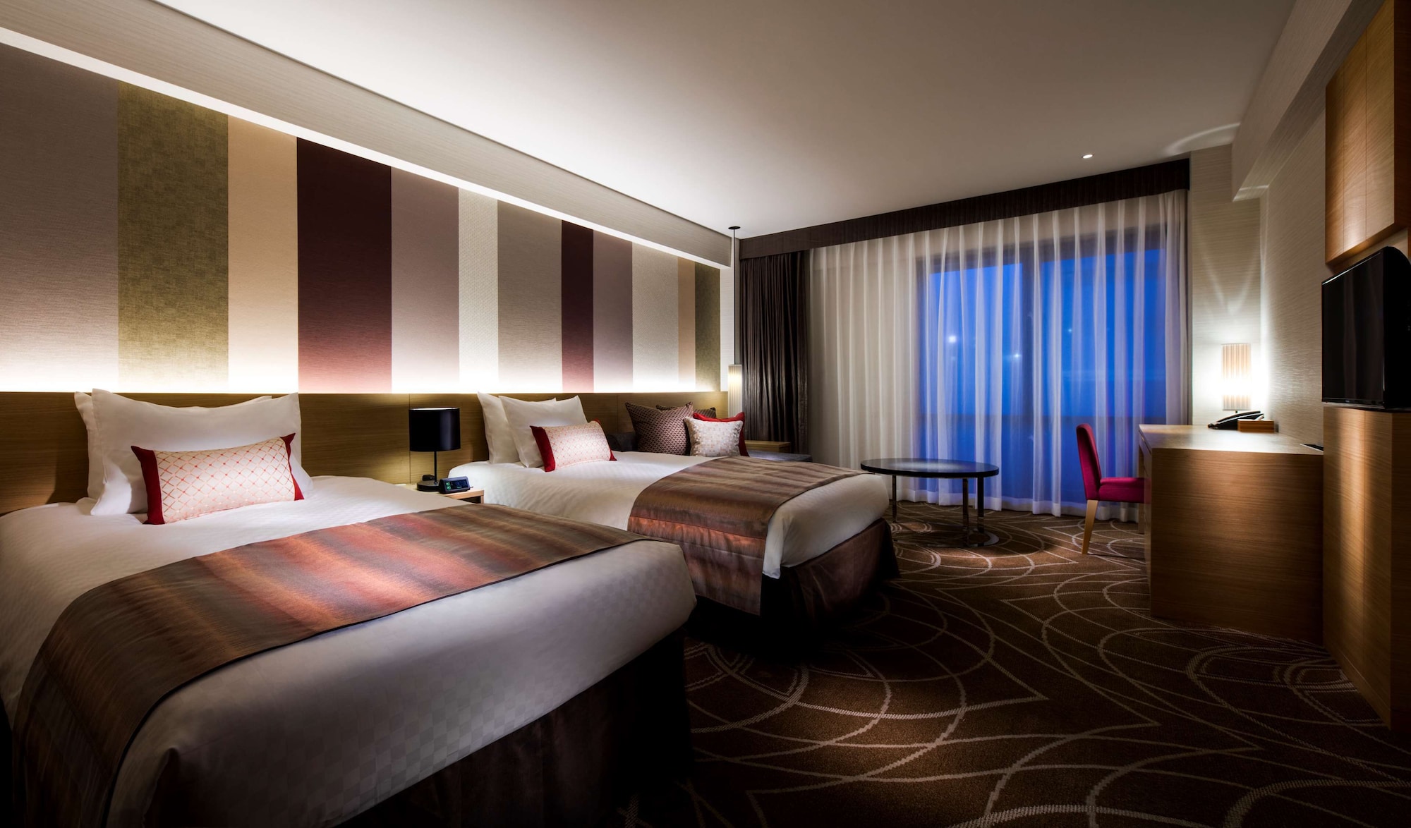 DELUXE, TWIN BEDS
