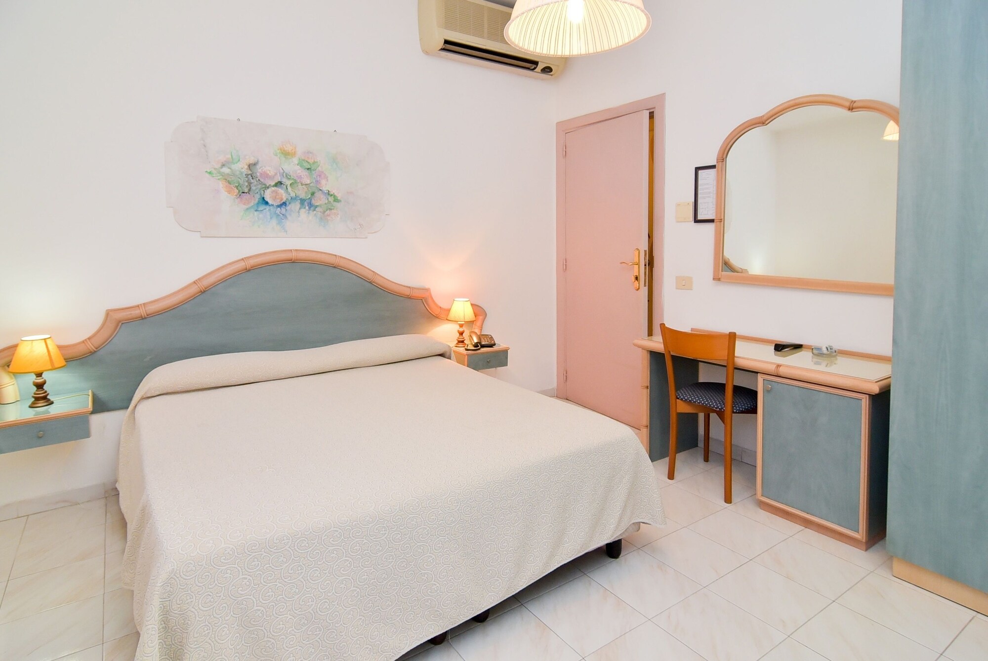 غرفة أساسية بسرير كوين، Hotel Terme Oriente – Beach & SPA 2/8