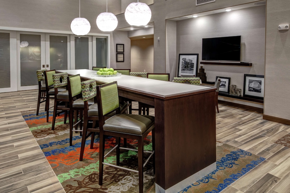 Hampton Inn and Suites Culpeper 17/18