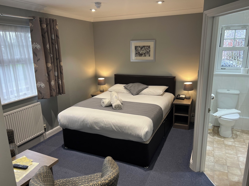 The Corner House Hotel Guest House 20/45