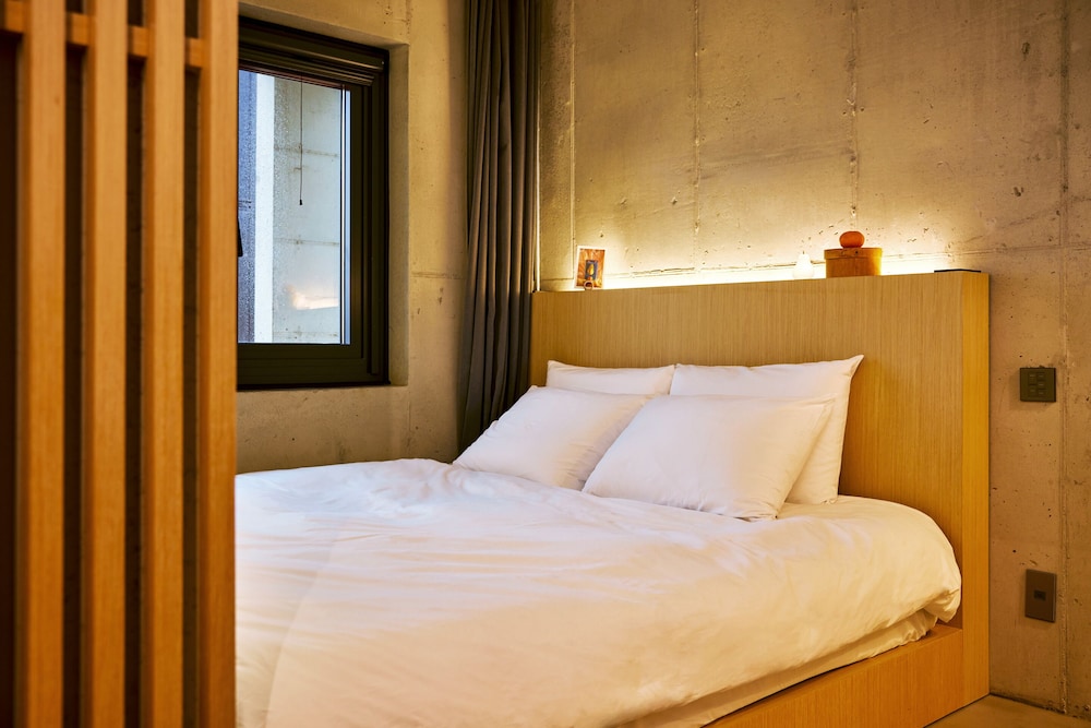 DELUXE, KING BED, PET FRIENDLY