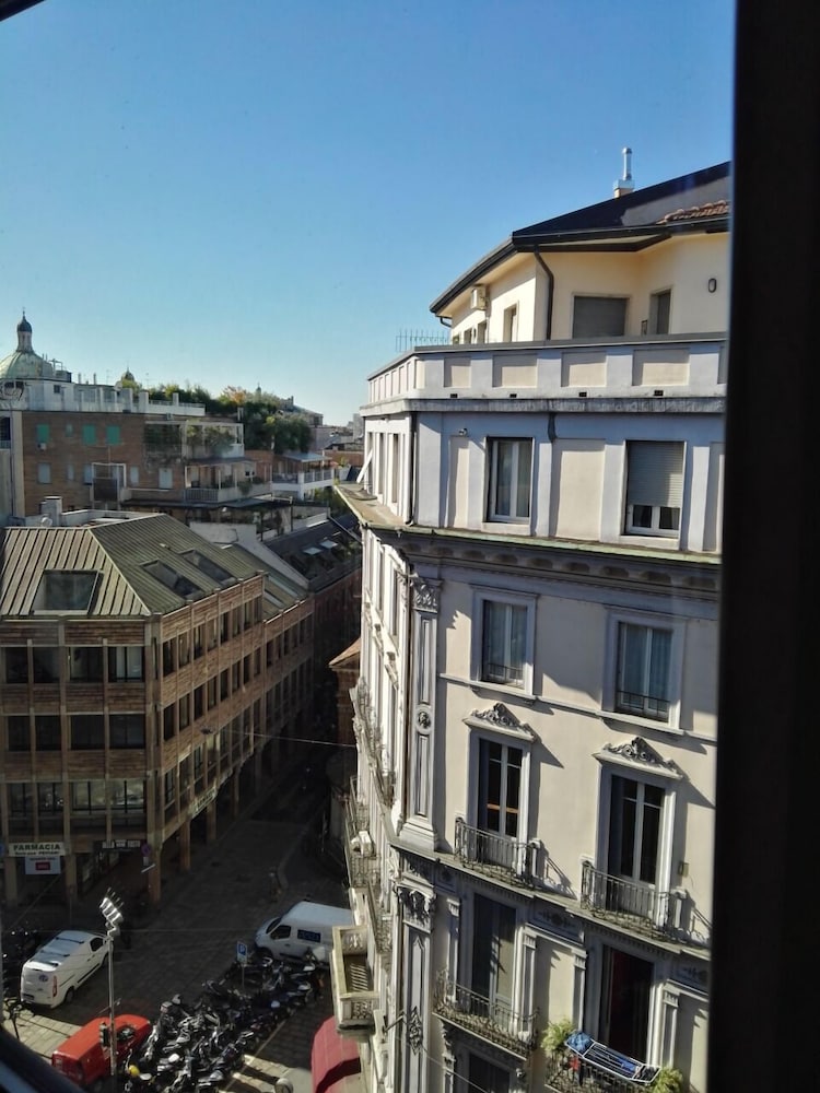 Milan Retreats Duomo 4/50