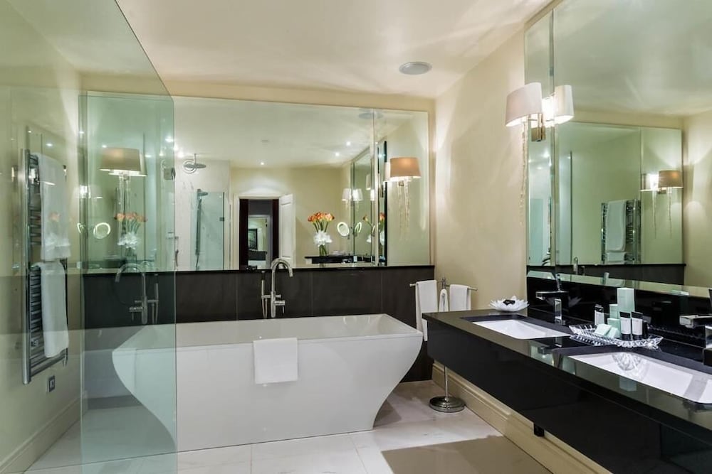 MULLINGAR PARK HOTEL 49/50