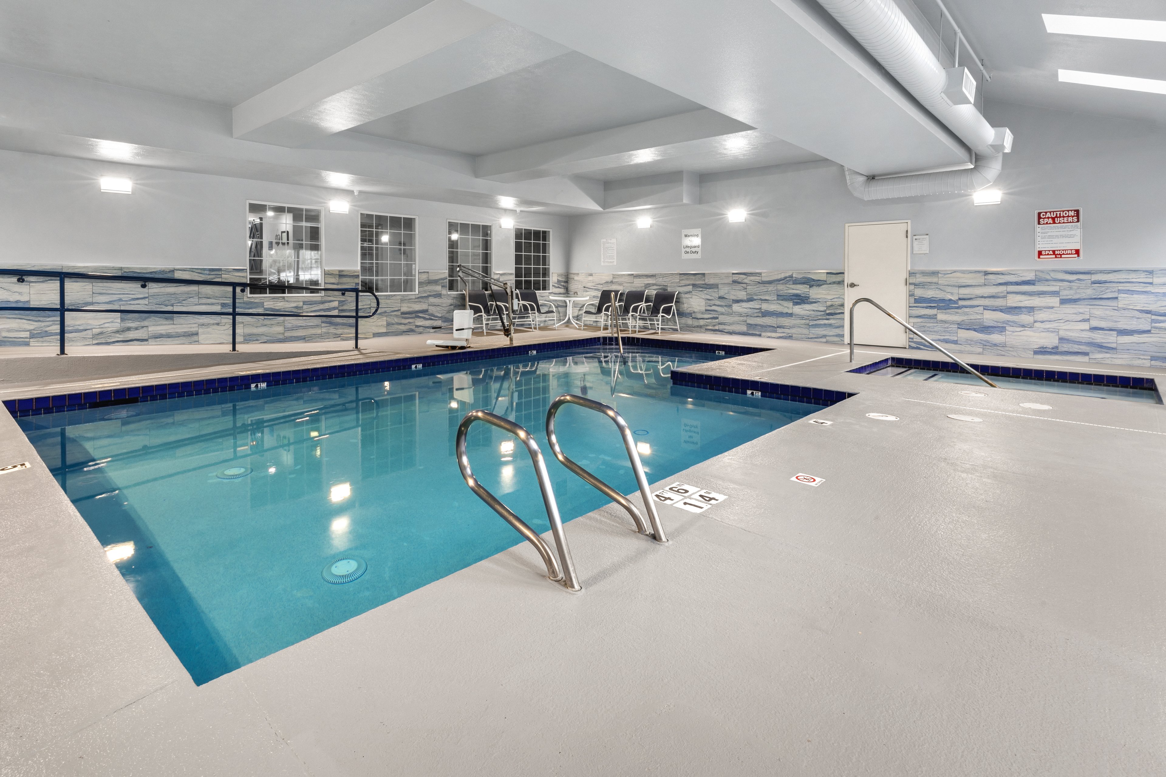 Holiday Inn Express Hotel Wenatchee 29/57