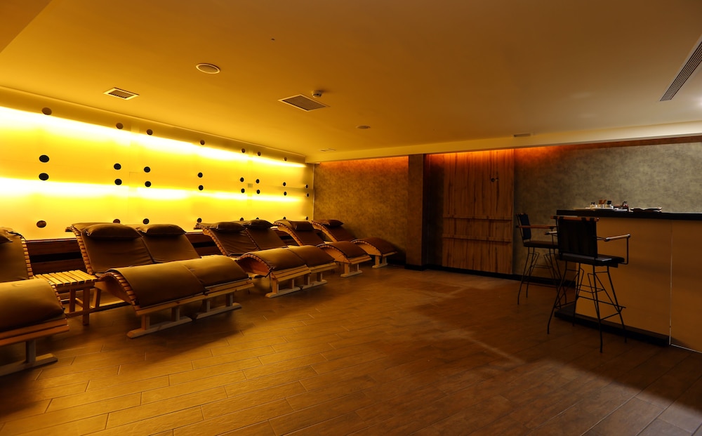 Q Hotel 3/34