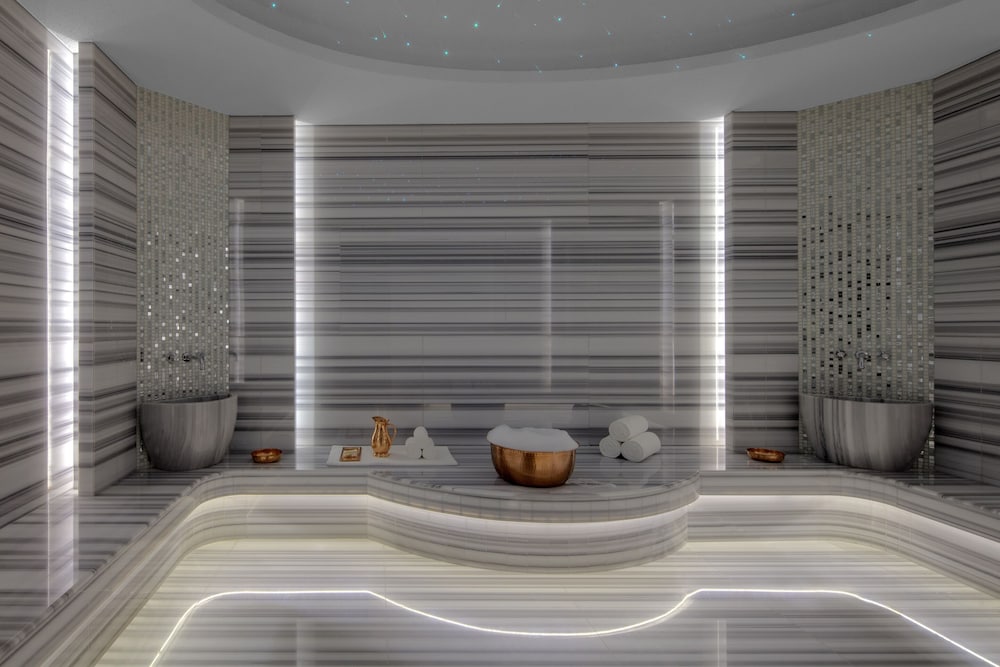 Paramount Hotel Dubai 24/72