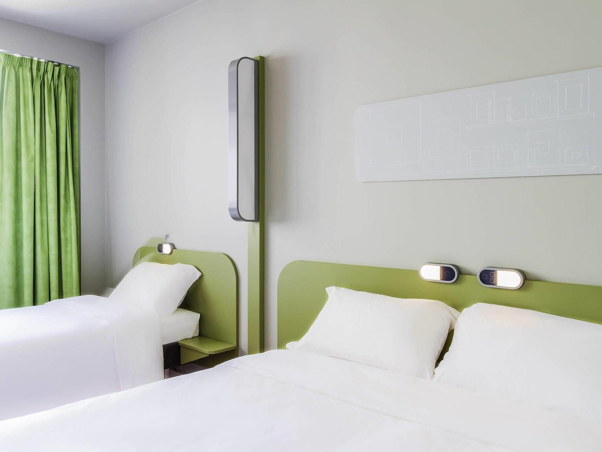 Room, Triple, Multiple Beds