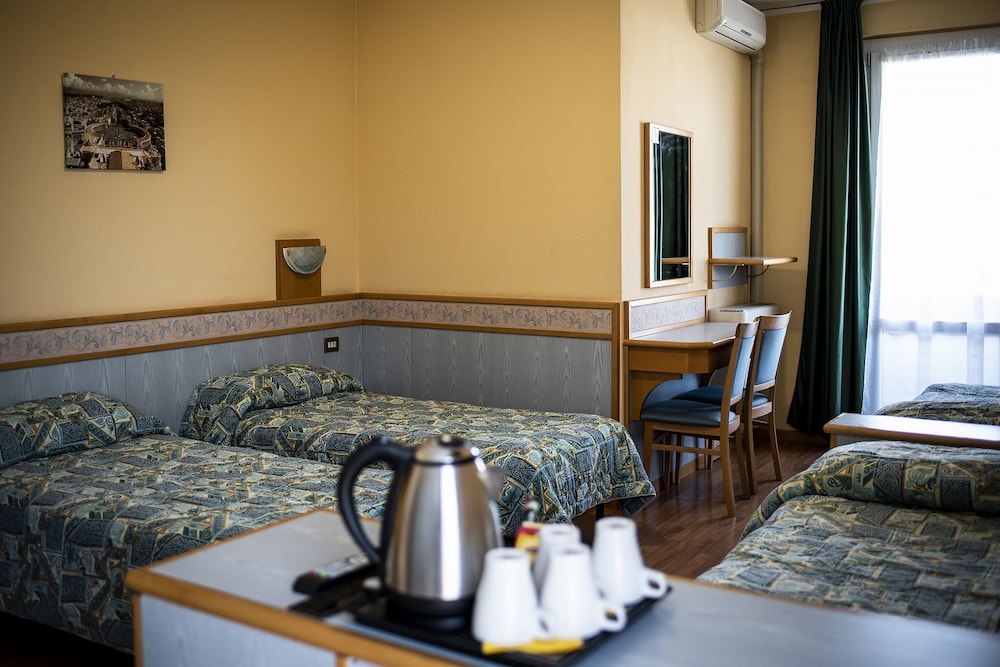 HOTEL ROUTE 9 15/50