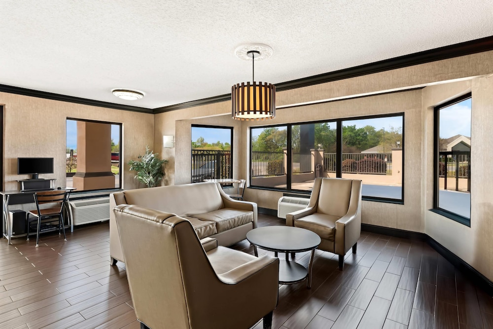 Quality Inn & Suites Dumas, AR 23/33