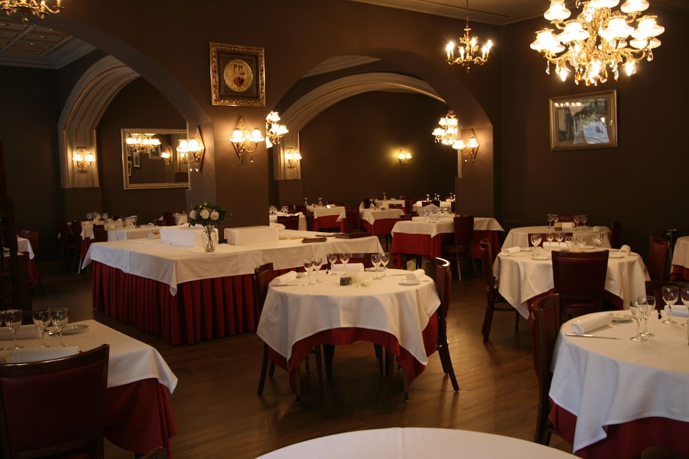 HOTEL PYRENEES 46/55