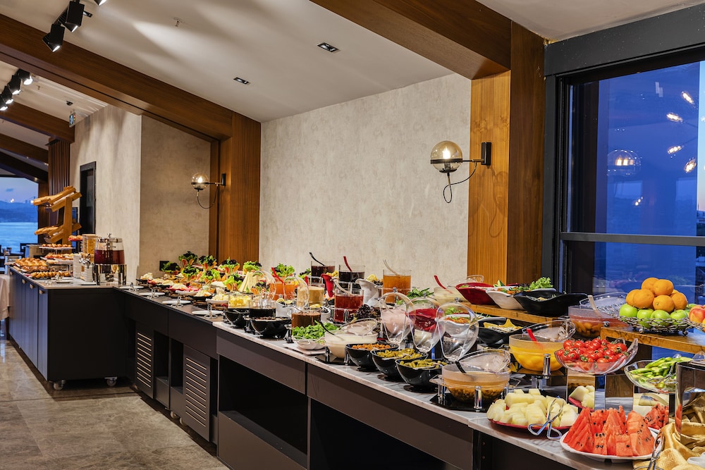 Demiray Hotel 31/50