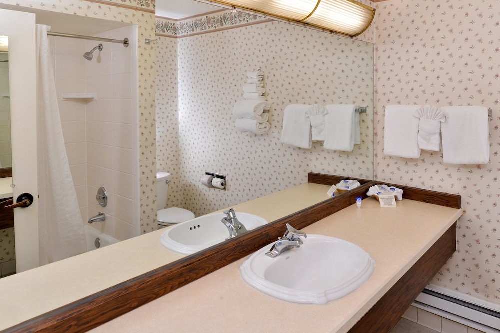 Gold Country Inn and Casino by Red Lion Hotels 11/28