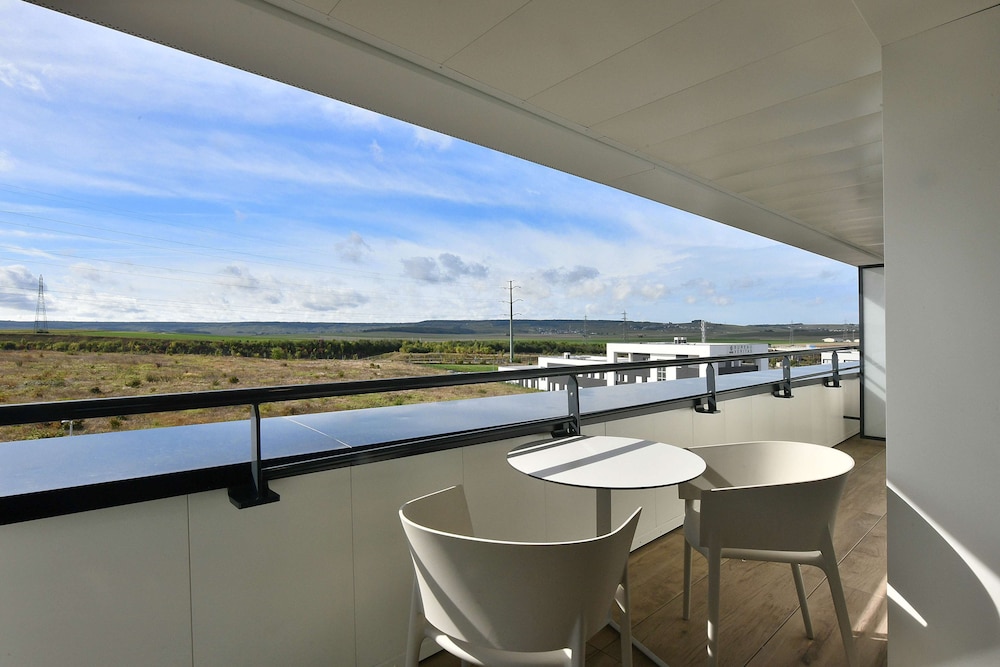 Golden Tulip Reims 37/50