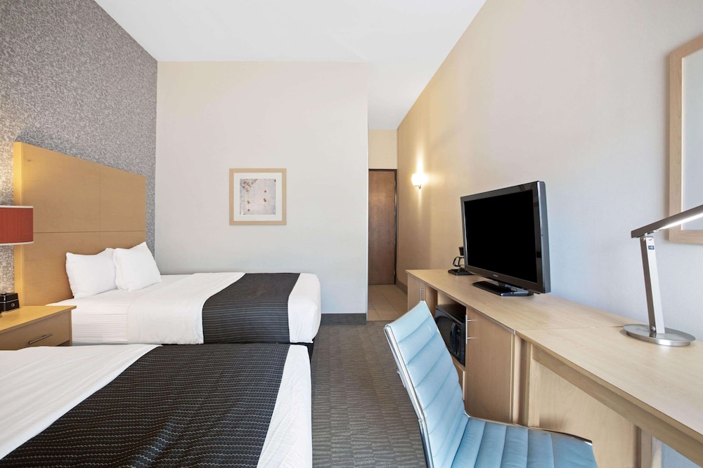 La Quinta Inn & Suites by Wyndham Austin NW/Lakeline Mall 12/44