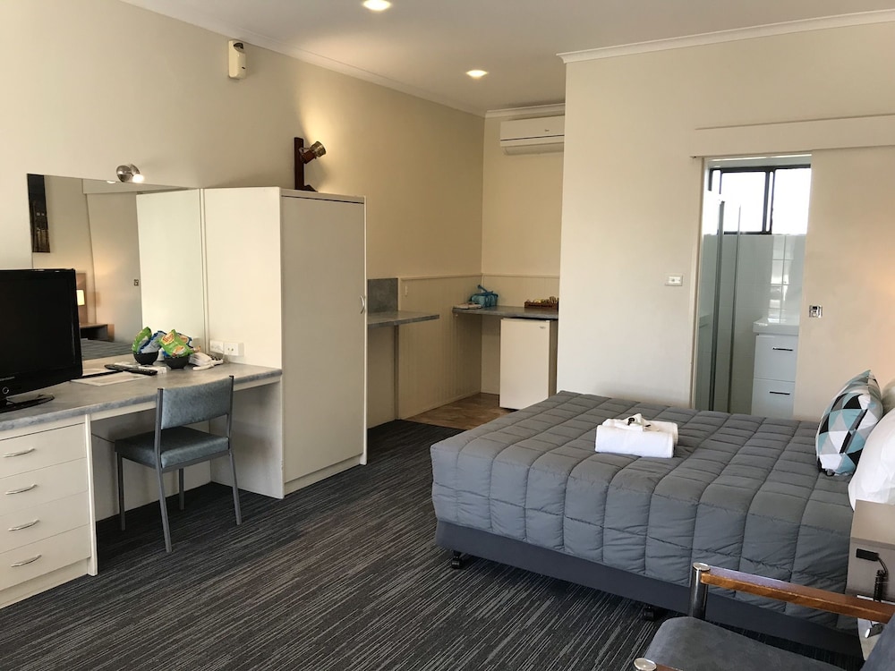 Robetown Motor Inn And Apartments 21/80