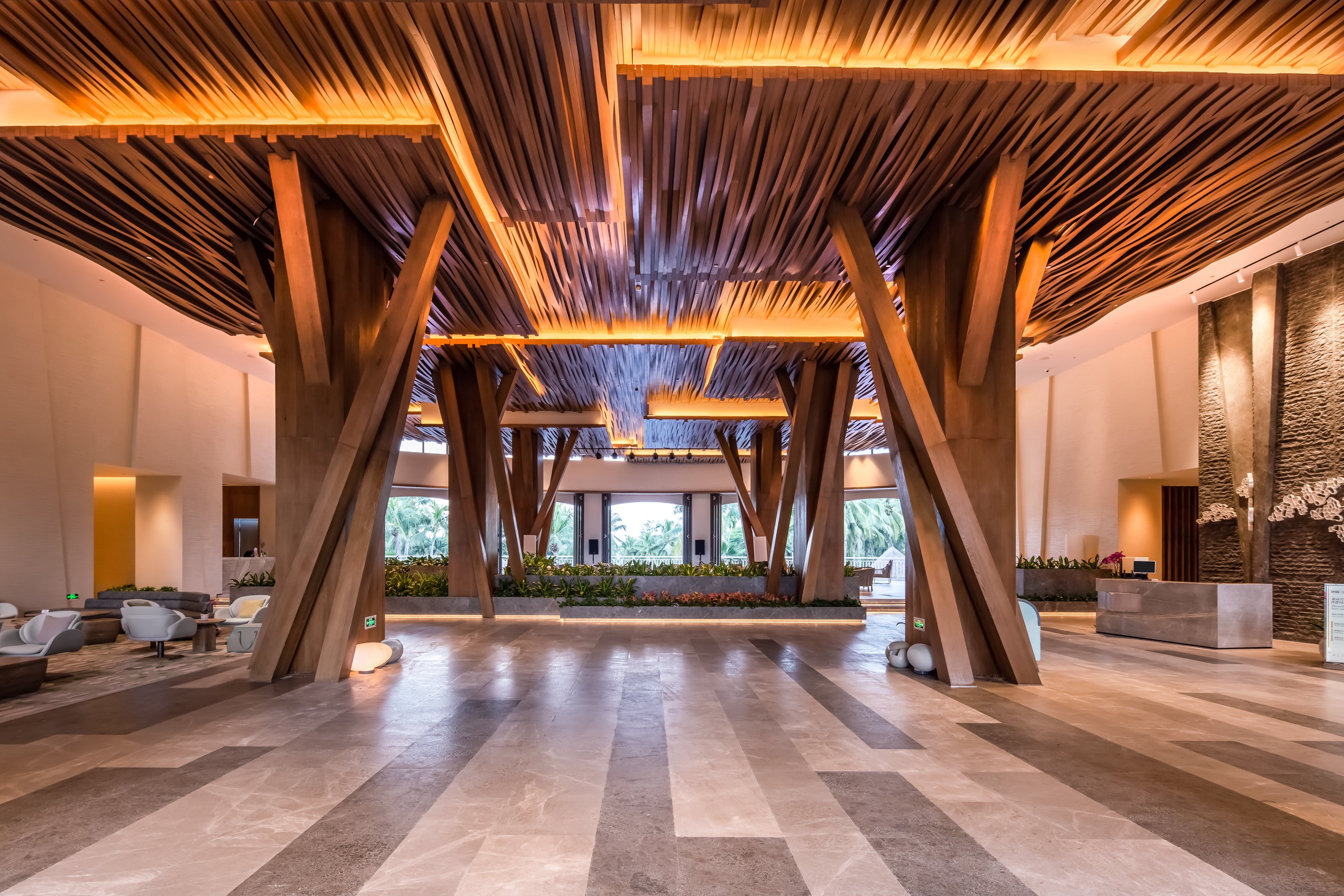 HOLIDAY INN RESORT SANYA BAY 17/50