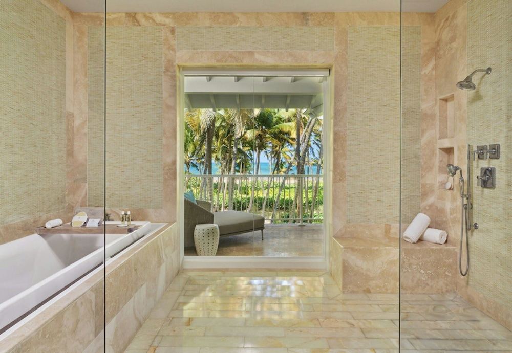 Governor, Suite, King Bed, Ocean Front