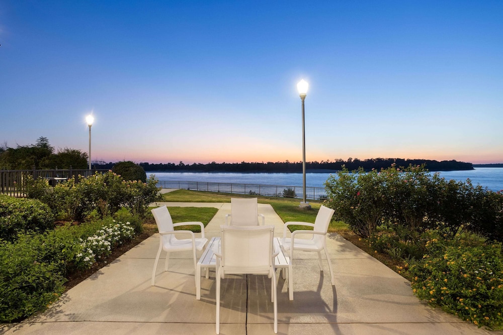 WaterView Casino and Hotel Trademark Collection by Wyndham 22/28