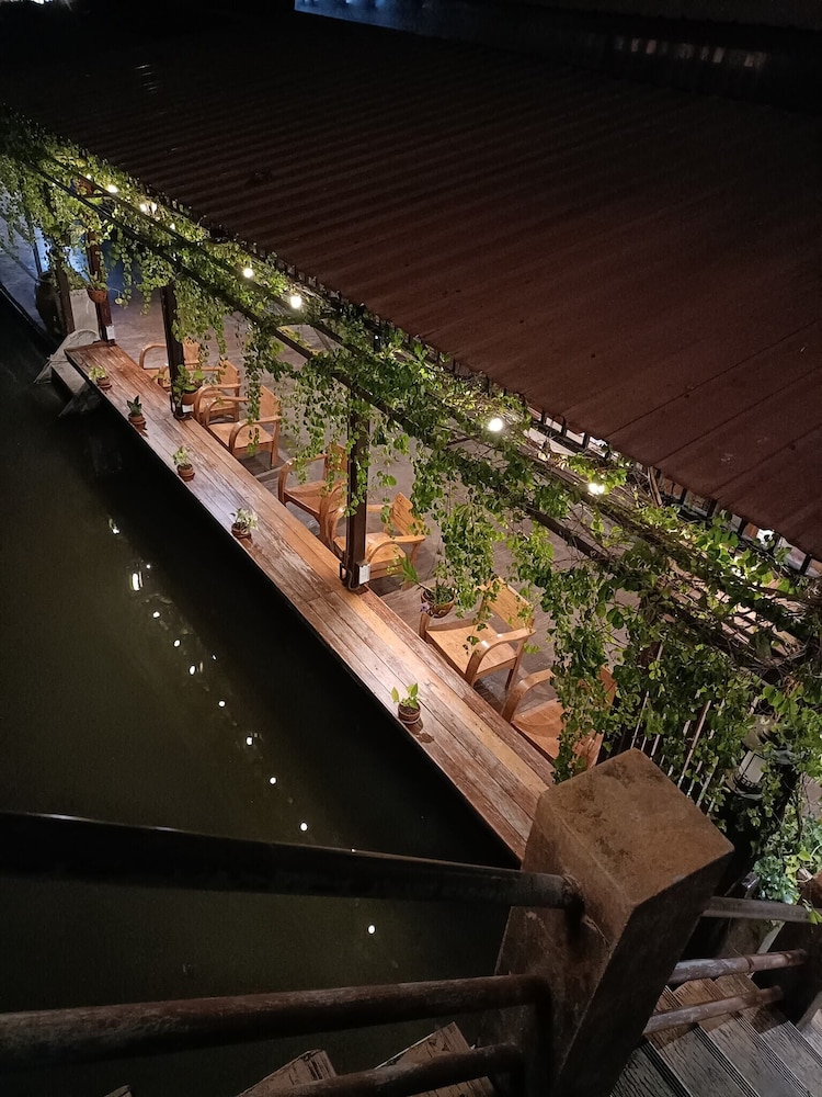 Thanicha Resort Amphawa 68/72