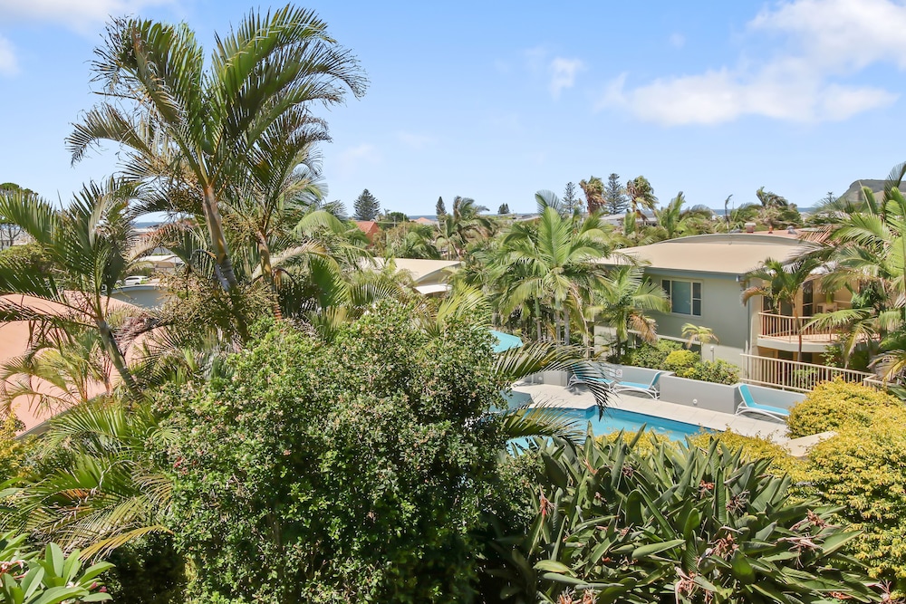 Headland Beach Resort 56/69