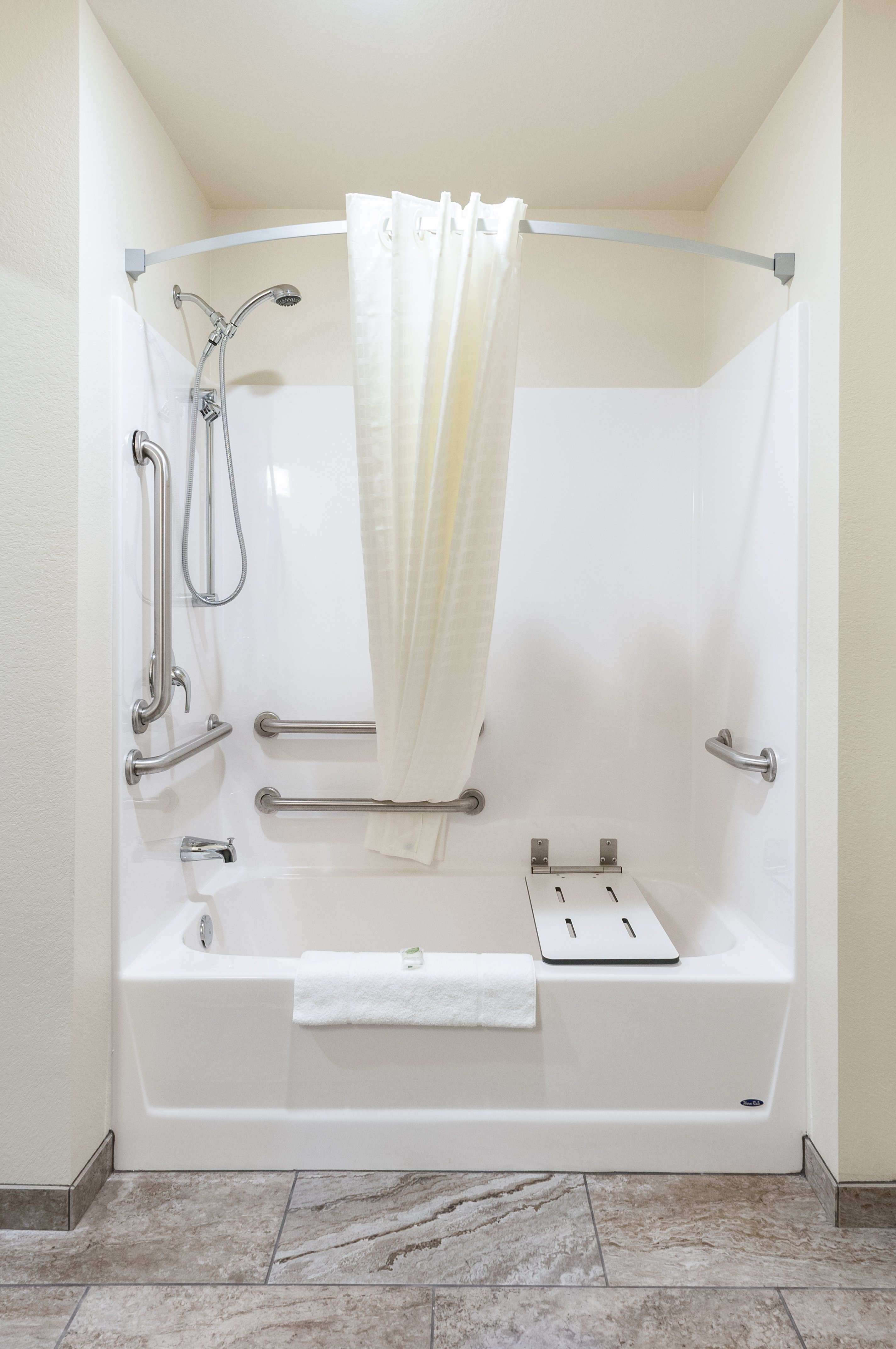 Cobblestone Hotel & Suites - Appleton International Airport 60/62
