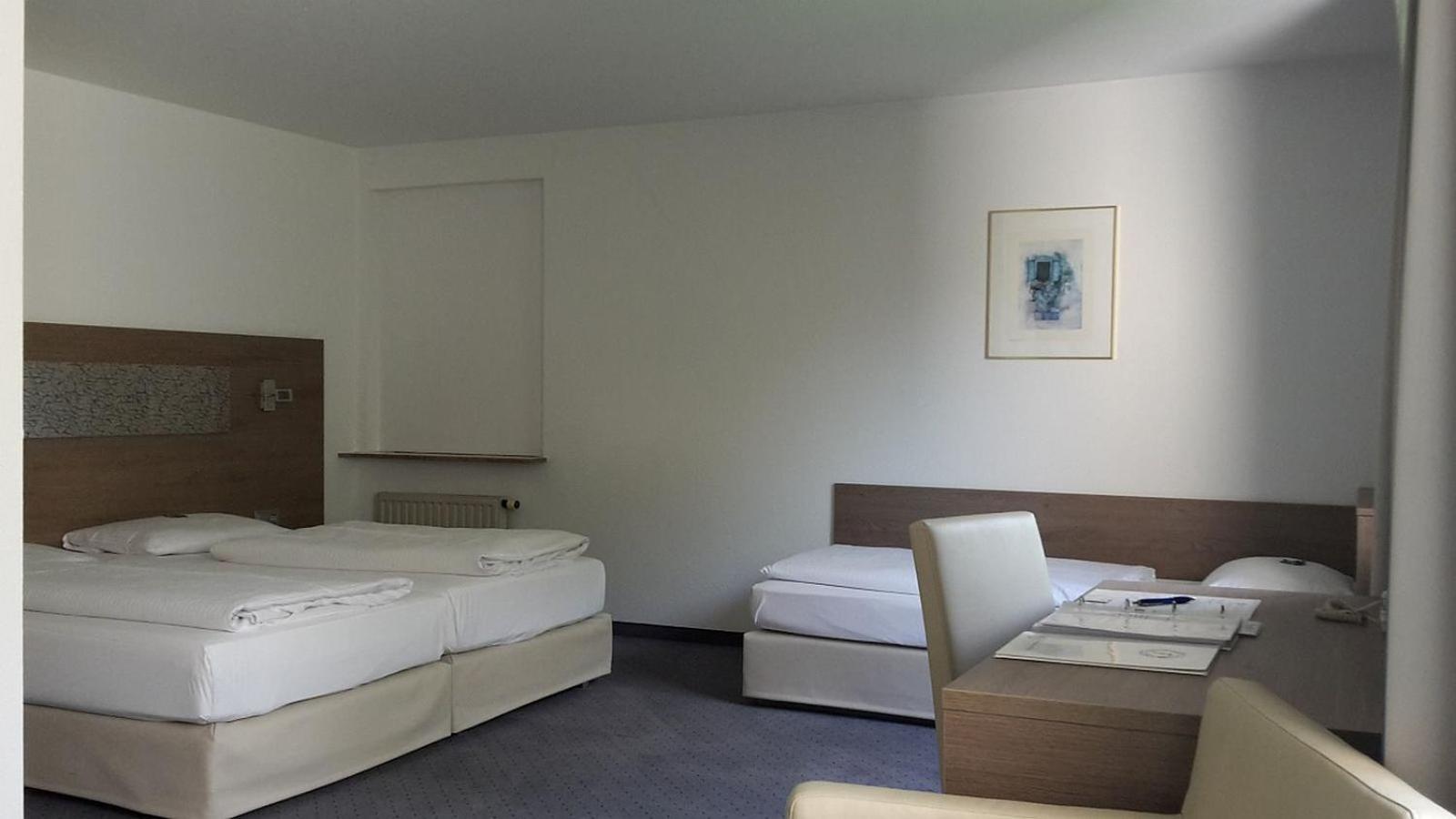 Room, Triple