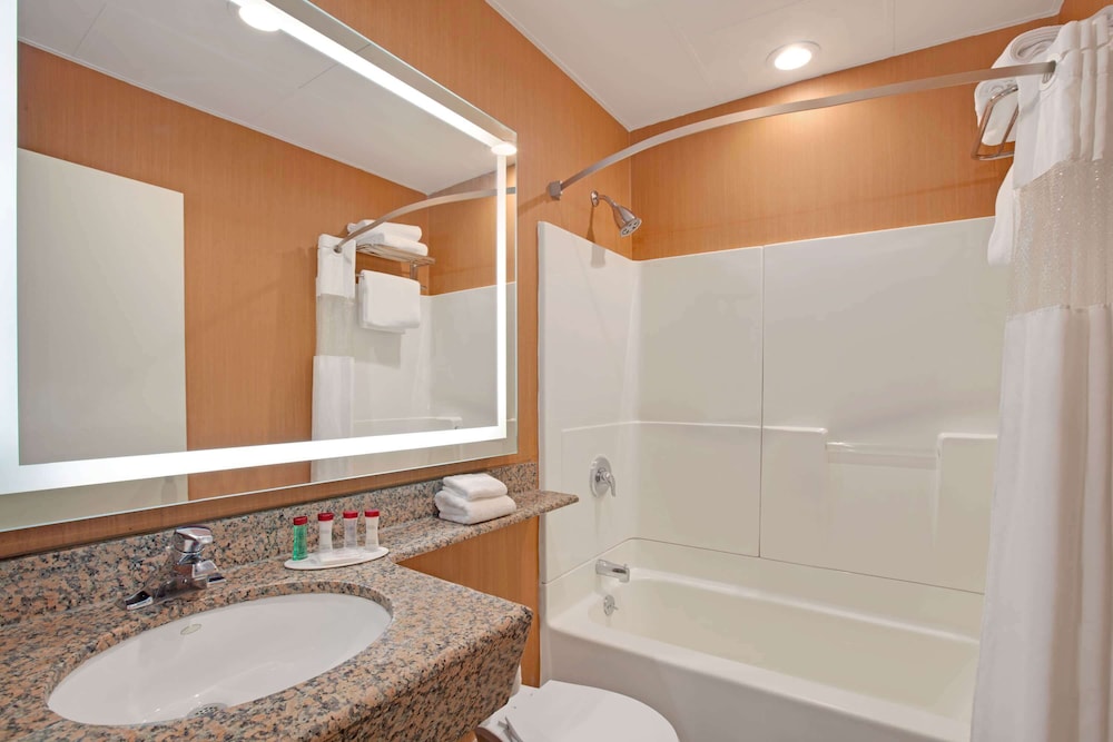 Ramada by Wyndham Bronx 21/55