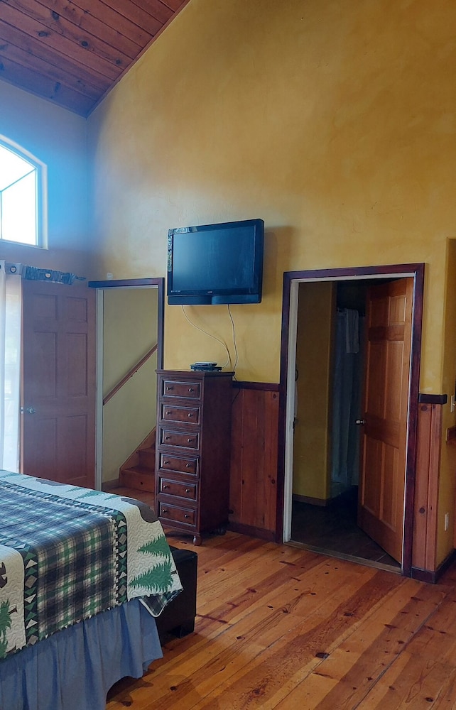 Sequoia Riverfront Cabins 23/71
