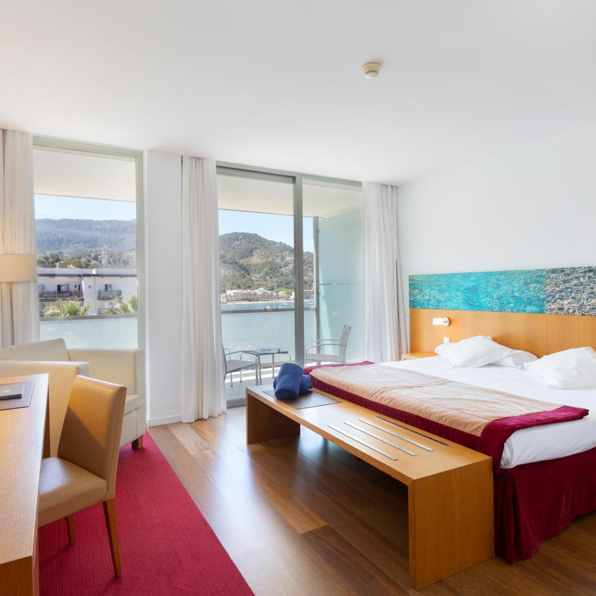 Superior, Double or Twin Bed, Side Sea View