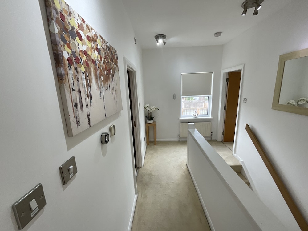 Earle House Serviced Apartments 20/50