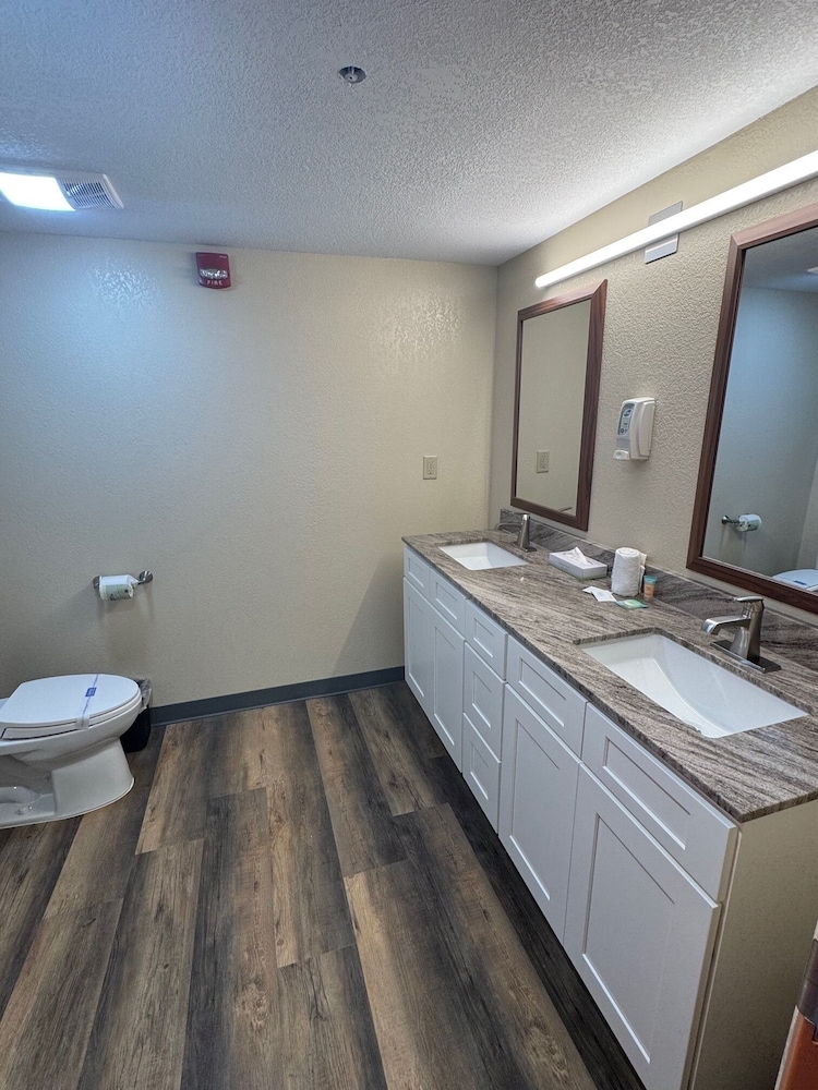 Grand Smokies Resort Lodge Pigeon Forge 35/36