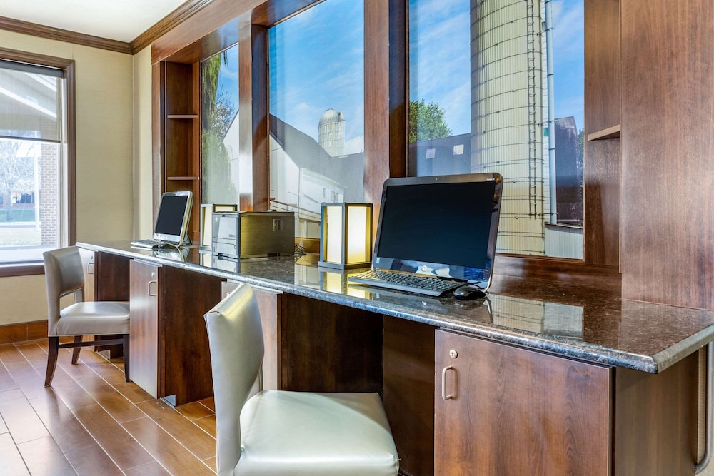 Comfort Inn Lancaster At Rockvale 24/29