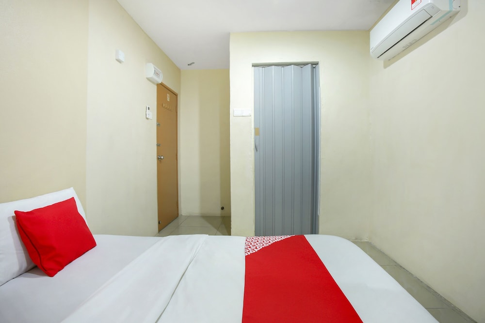 OYO 43933 Ferringhi Stay Iinn 32/57