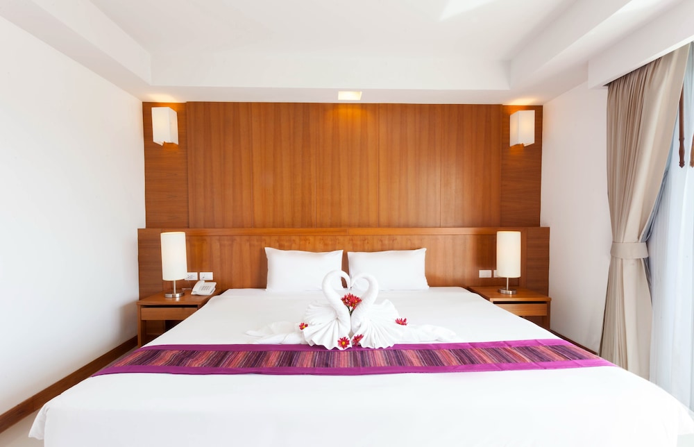 DELUXE, DOUBLE BED