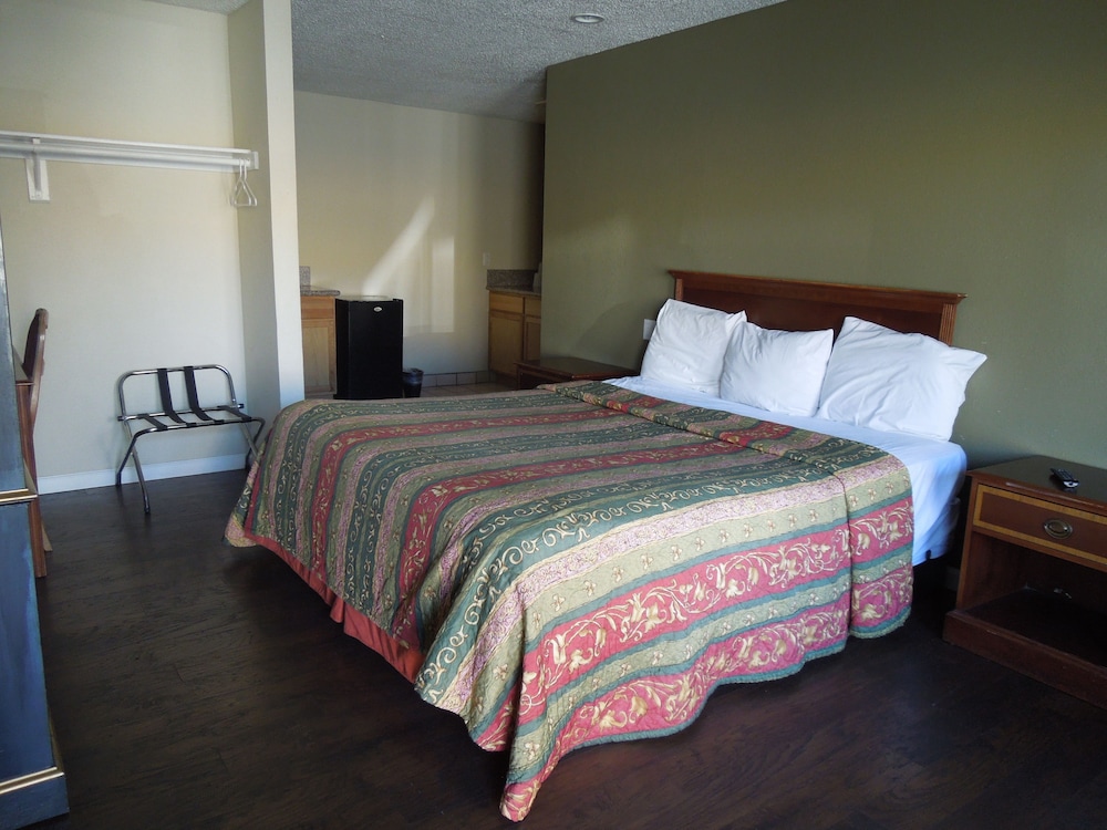 National Inn Garden Grove 21/60