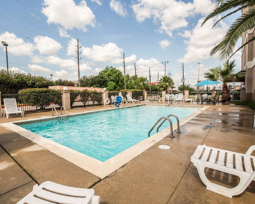 Spark by Hilton Stafford Sugar Land 2/40