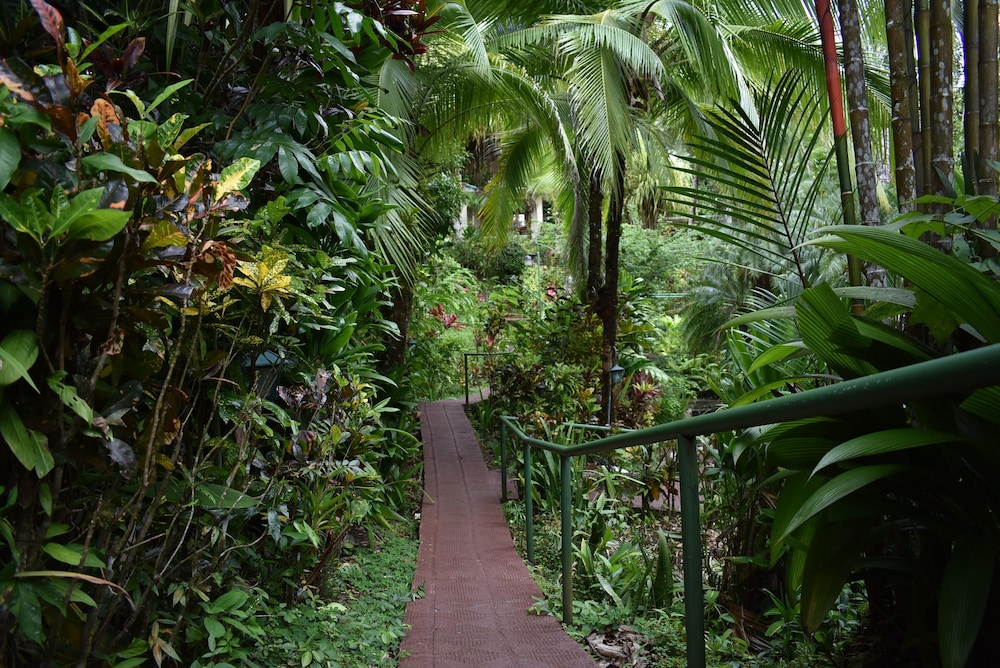 The Falls Resort at Manuel Antonio 66/70