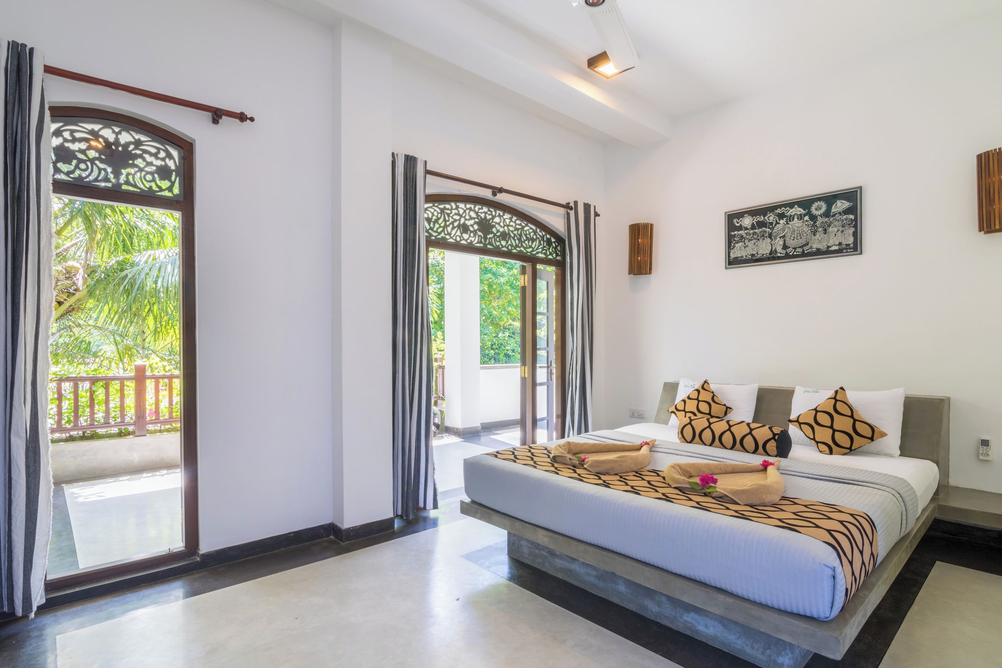 DELUXE, KING BED, GARDEN VIEW, BALCONY