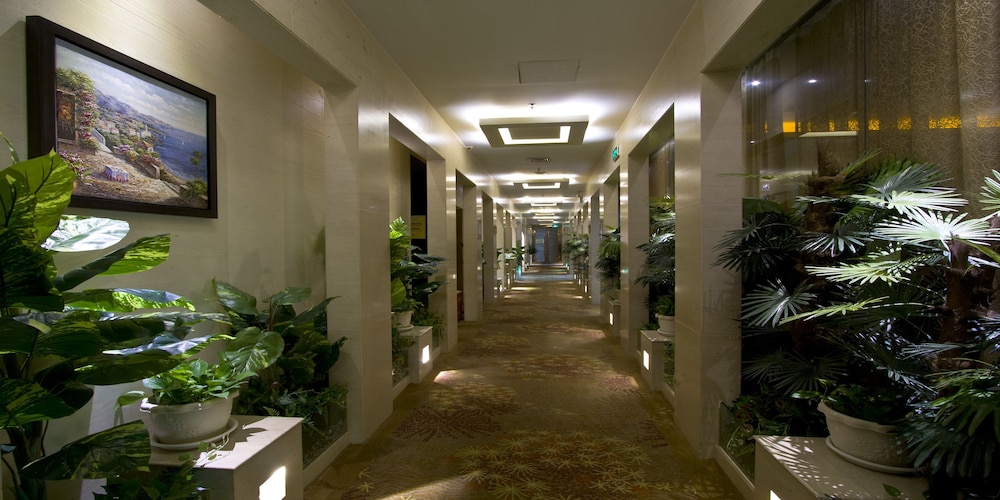 Kaili Hotel 67/68
