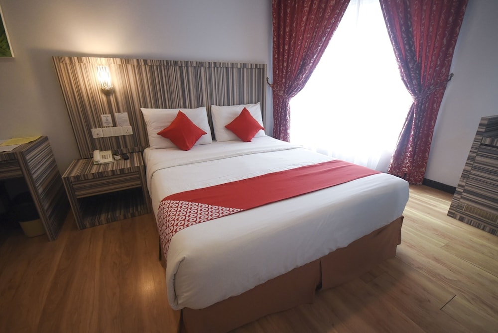 Super OYO 985 Hotel Nur 16/22