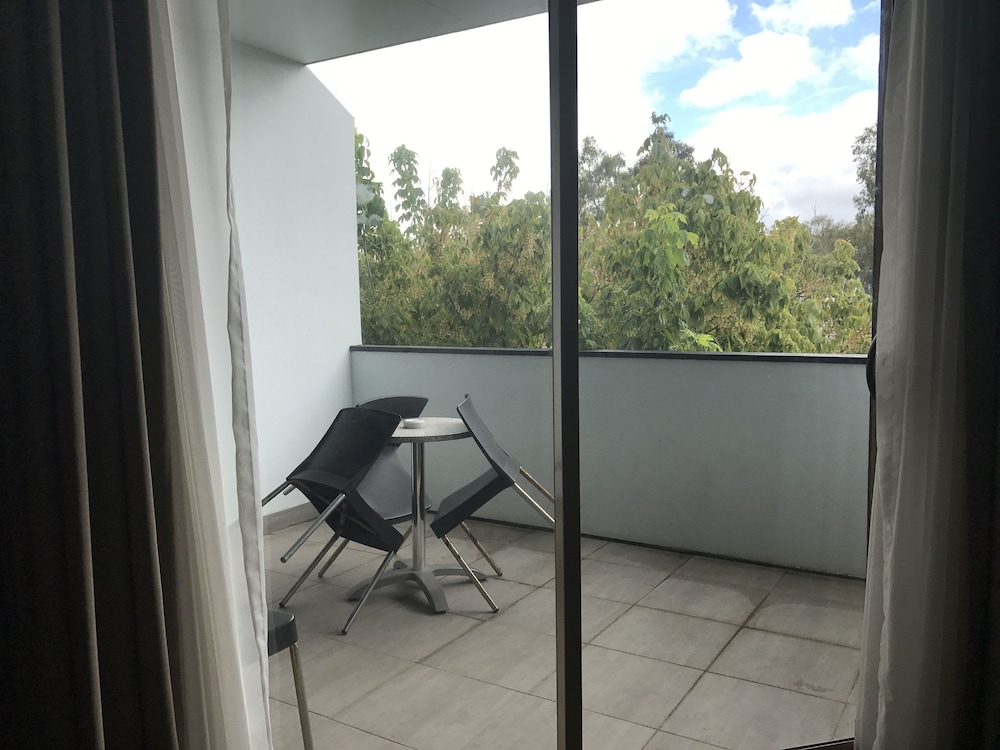 MORNINGTON HOTEL 43/45