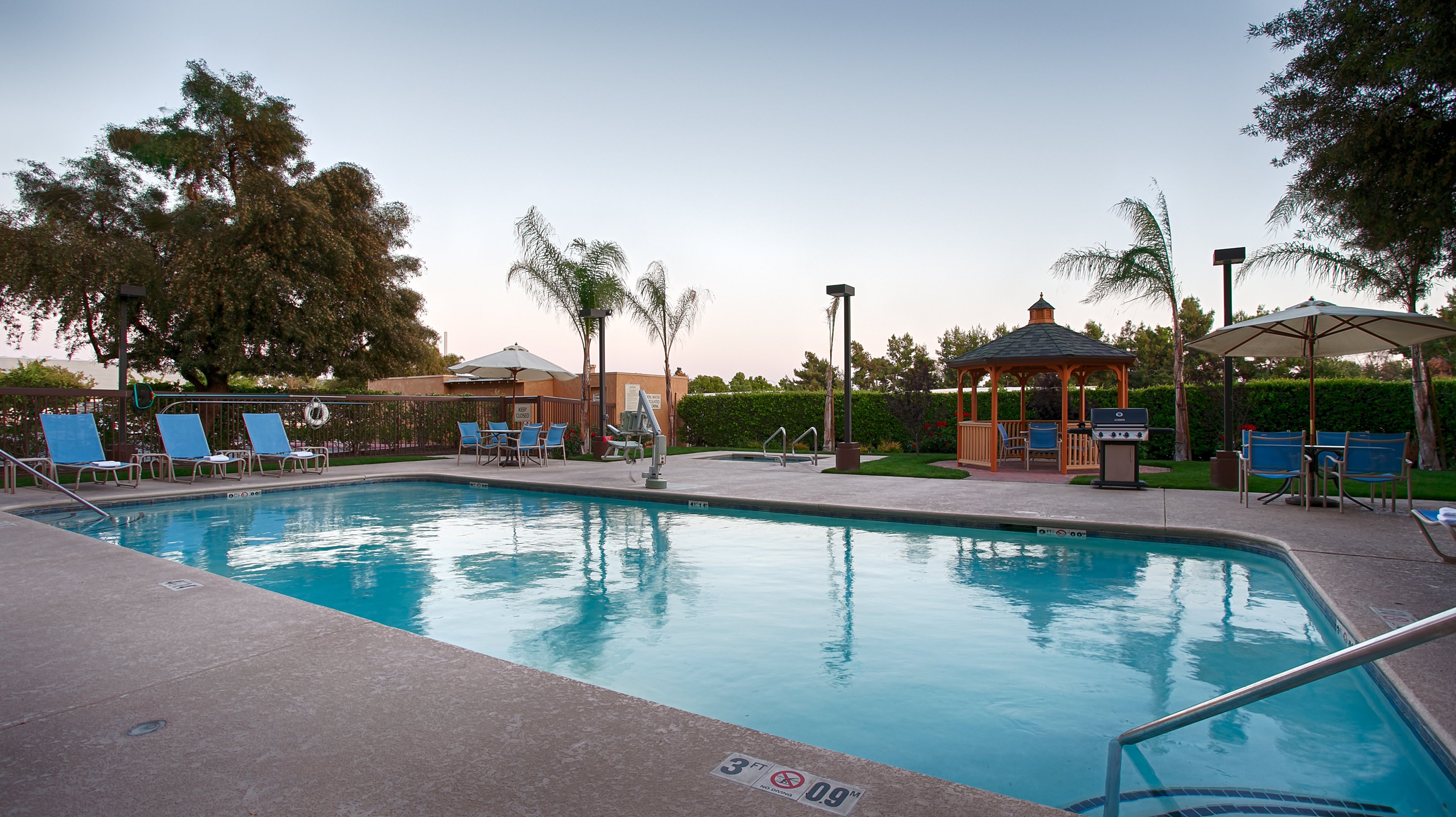 Best Western Plus Fresno Airport Hotel 4/68