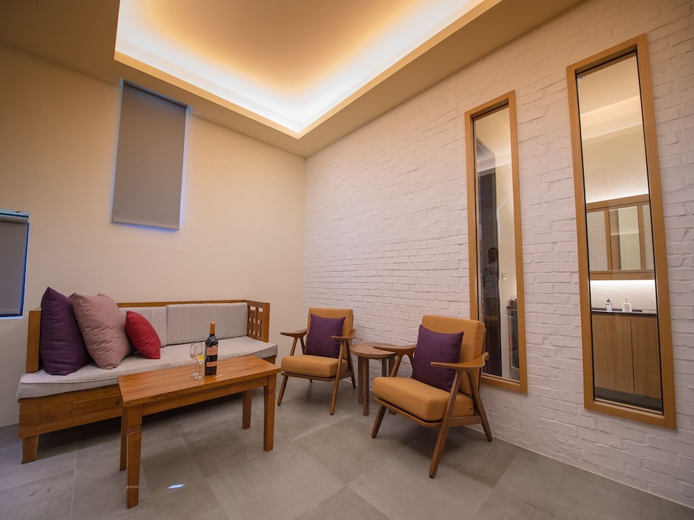 Beras Manor Kenting 18/30