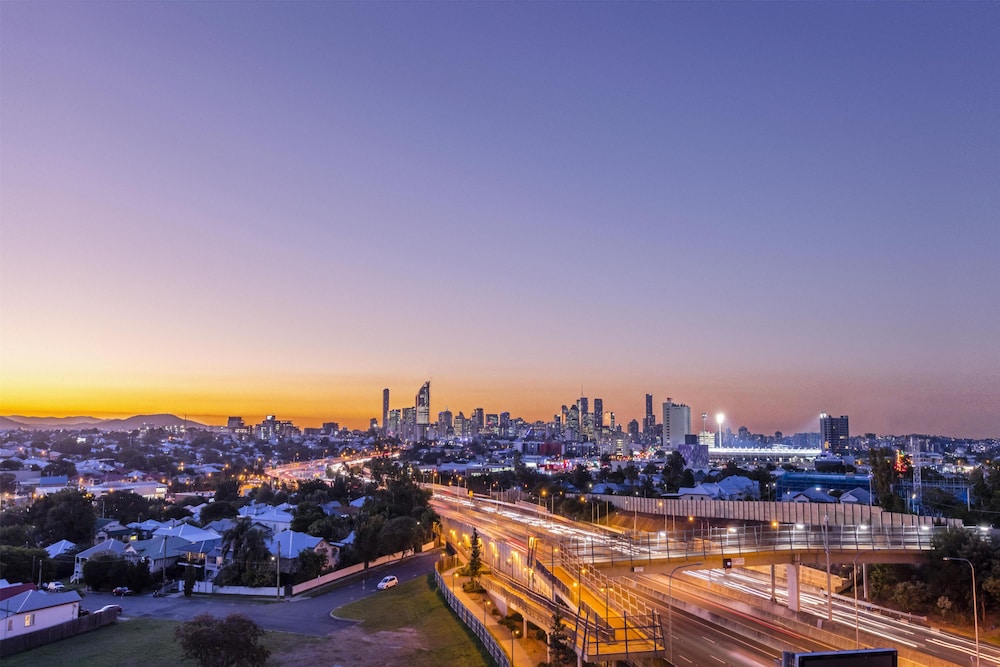 Oaks Brisbane Woolloongabba Suites 62/73