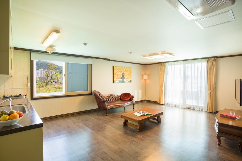 Tongyeong Anchovy Tourist Hotel 6/36