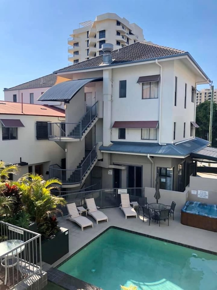 Coolum Beach Resort 50/58