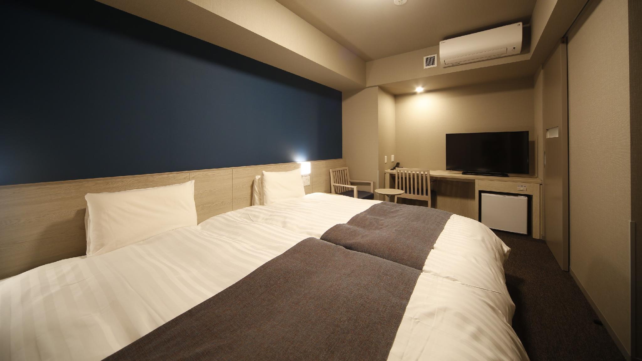 Hollywood, Family, Twin Beds