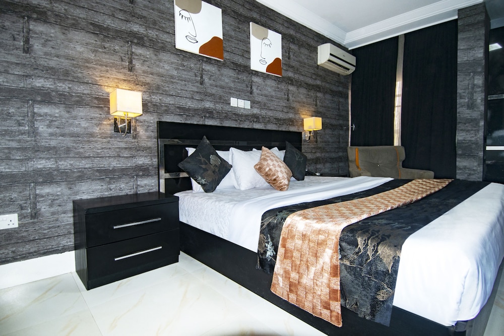 Newland Luxury Apartments 25/50