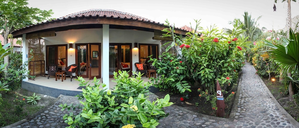 Bale Sampan Bungalows 2/64