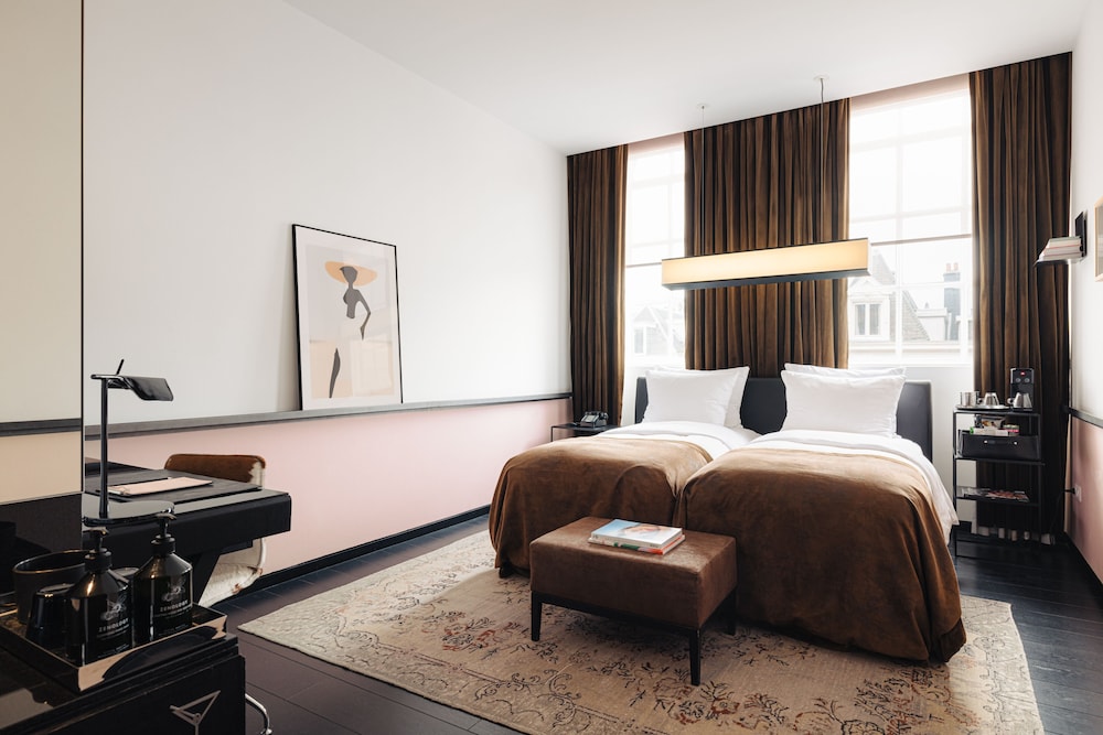SIR, DELUXE, TWIN BEDS